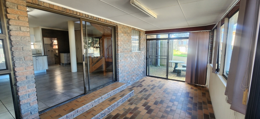 5 Bedroom Property for Sale in Dana Bay Western Cape